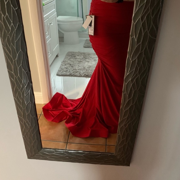 Red Dress - Picture 3 of 4